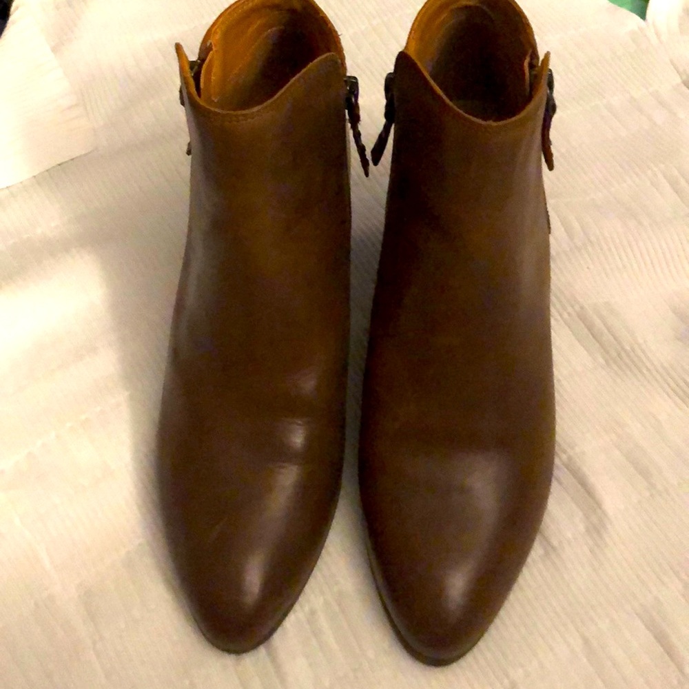 Woman’s new FRYE brown leather boots